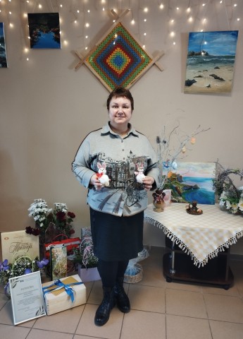 Lieldienas radošā darbnīca ar Ināru Ivanovsku. Lieldienu zaķu izgatavošana no diegiem.